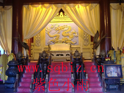 金碧辉煌的宝殿——紫色小雨